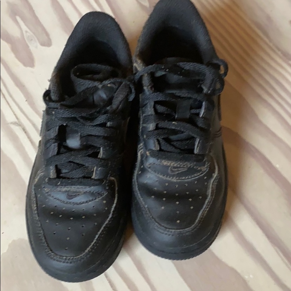 Nike boys leather sneakers.